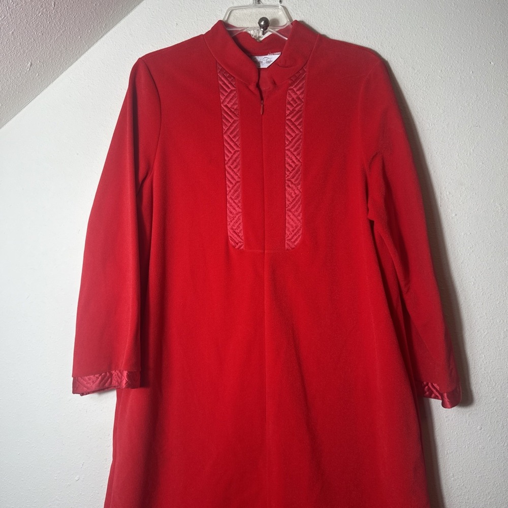 Vintage 80s Vanity Fair Red Velour Robe Size Medium Zip Front Quilted Rope Trim